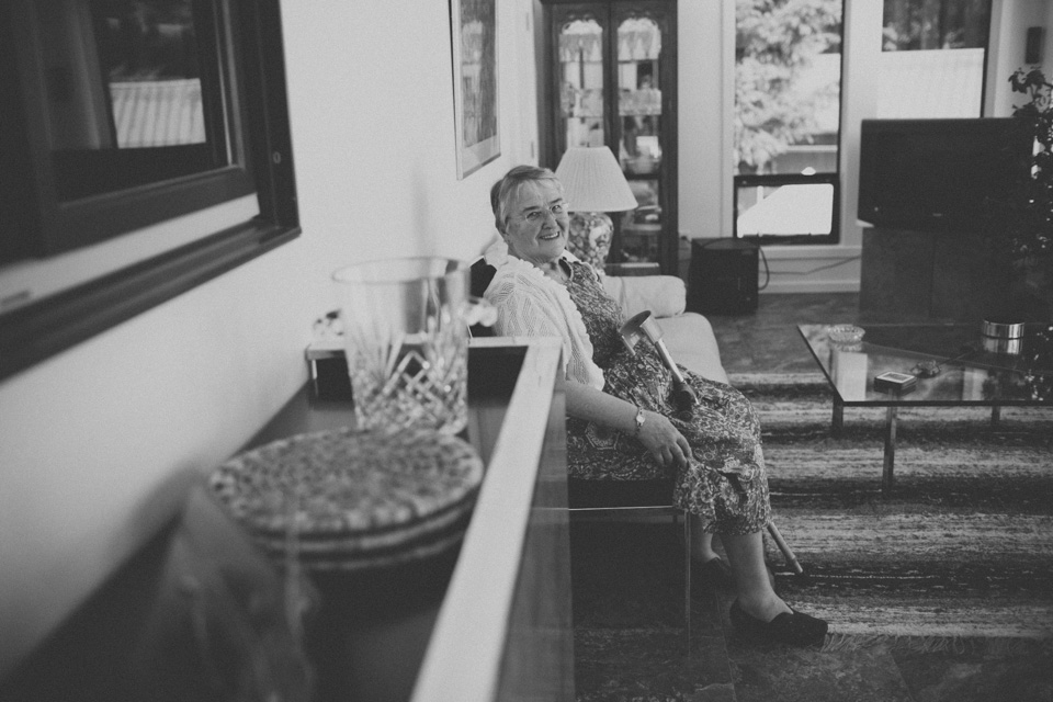 journalistic wedding photographer