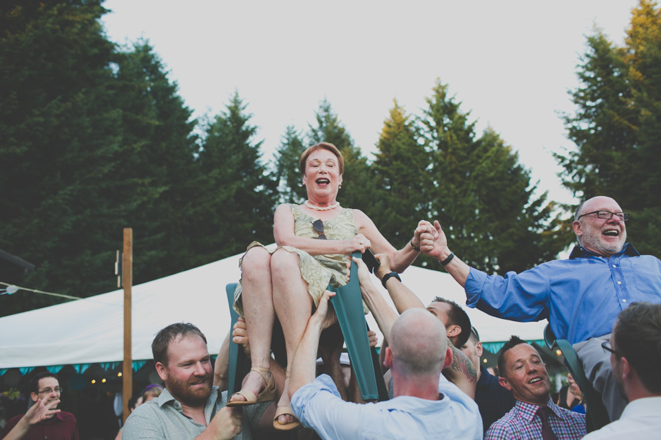 journalistic wedding photographer