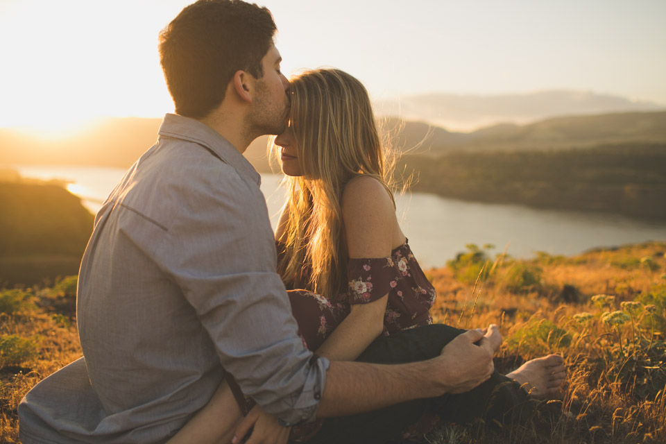 Columbia River Gorge Engagement Photos