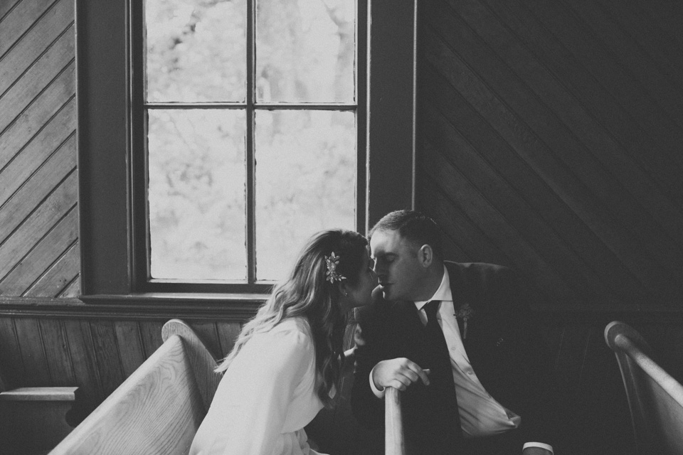 Oaks Pioneer Church wedding